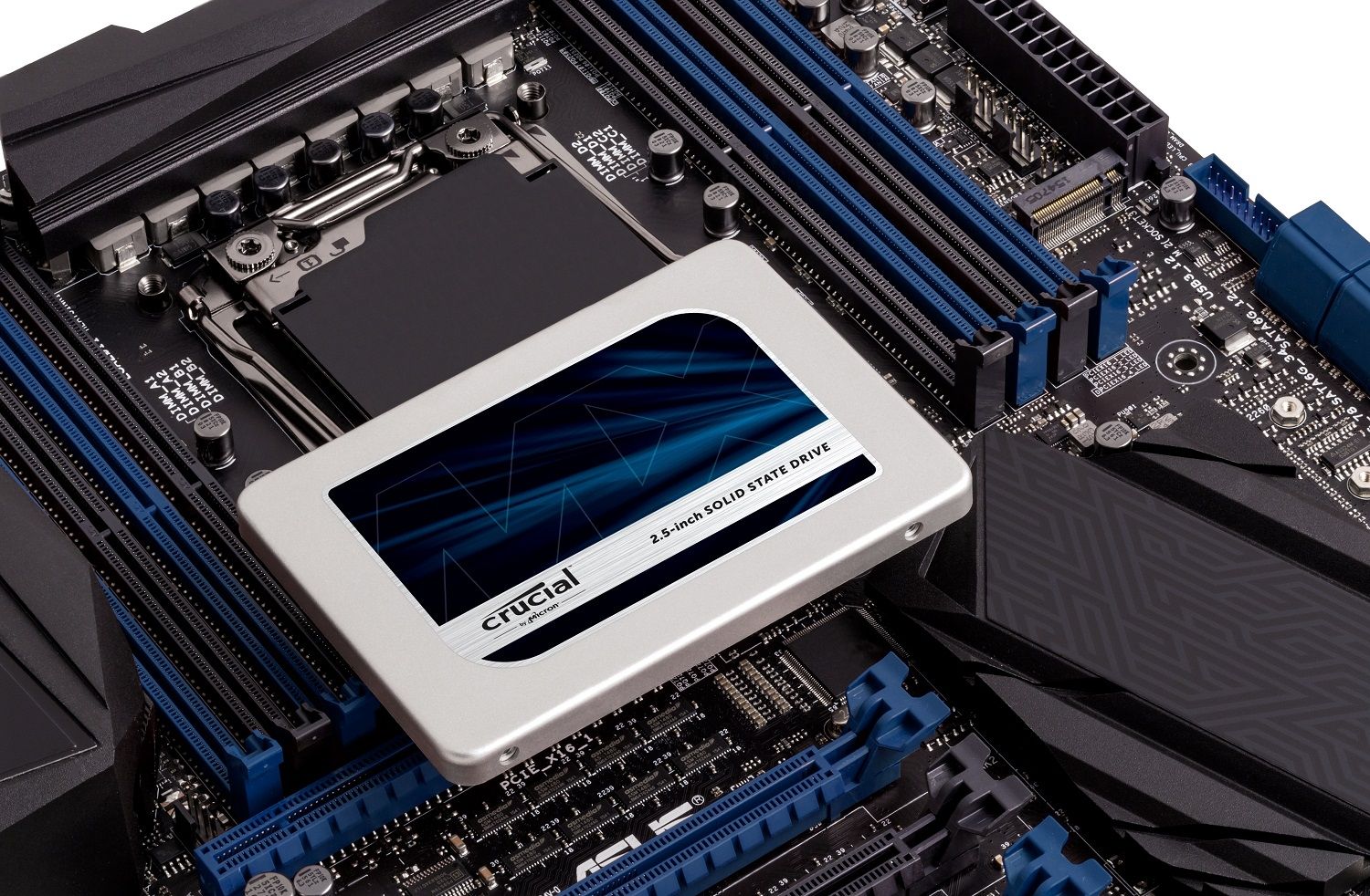 Eine Crucial SSD auf dem Motherboard