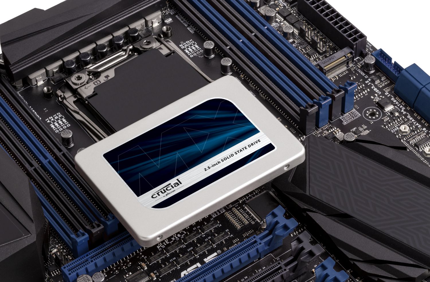 Crucial Solid State Drive und Motherboard